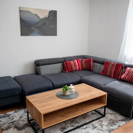 Stan Na Dan -uskoplje Apartment *