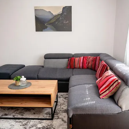 Stan Na Dan -uskoplje Apartment